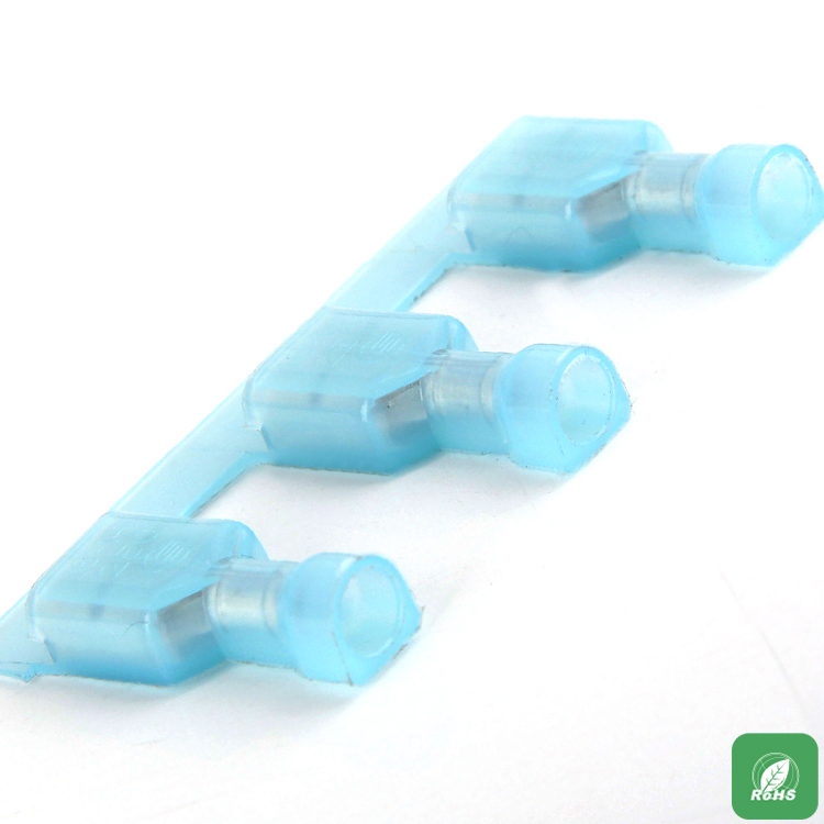 Mit vollisolierter Nylonbuchse PN